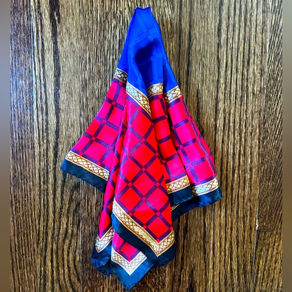 Liz Claiborne Accessories - Liz Claiborne Vintage Printed Scarf